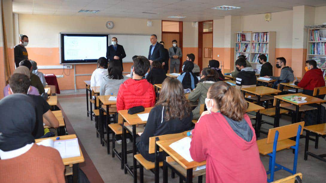 İlçemiz Kaymakamı Cevdet Bakkal'ın Fen Lisesini Ziyareti