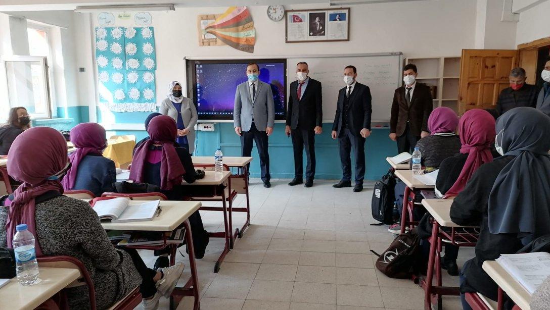 İlçemiz Kaymakamı Cevdet Bakkal'ın Oltu Kız Anadolu İmam Hatip Lisesini Ziyareti