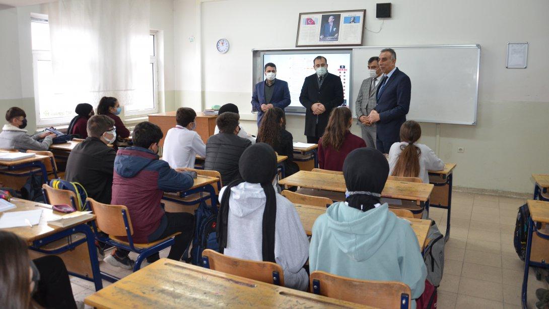 İlçemiz Kaymakamı  Cevdet Bakkal'ın İbn-i Sina Mesleki ve Teknik Anadolu Lisesini Ziyareti