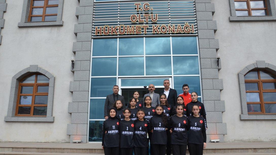 Cumhuriyet Ortaokulu Yıldız Kızlar Hentbol Bölge Turnuvası'nda Yarı Finalde
